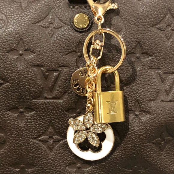 Authentic Louis Vuitton Lock & Key with Rhinestone Bag Charm Keychain Key Holder - Picture 4 of 4